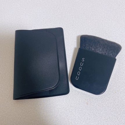 SUQQU ファンデーション ブラシ〈ケース付〉のクチコミ「🌼SUQQU ファンデーション ブラシ〈ケース付〉
歌舞伎のお化粧で使用する板刷毛を着想とし.....」(1枚目)