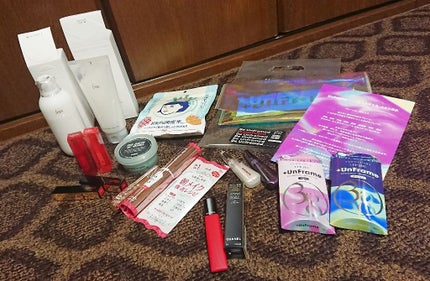 LIP38℃ +UnFrame<ホログラフィック>/UZU BY FLOWFUSHI/リップグロスを使ったクチコミ(1枚目)