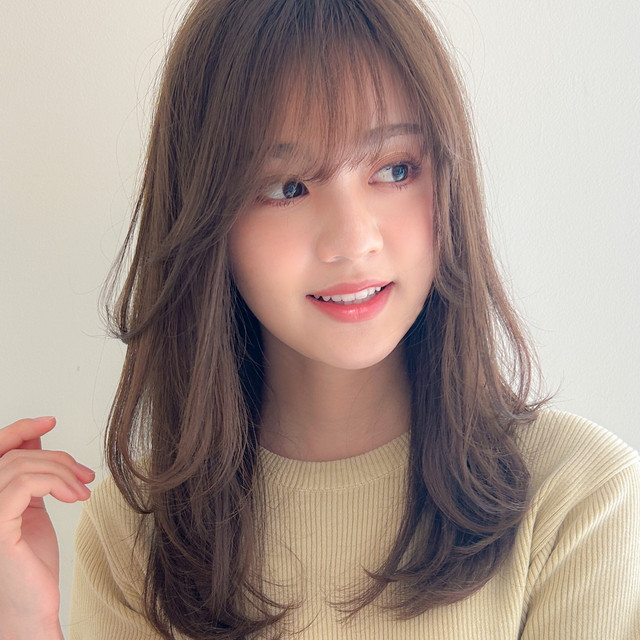 レイヤーカットのロングヘア