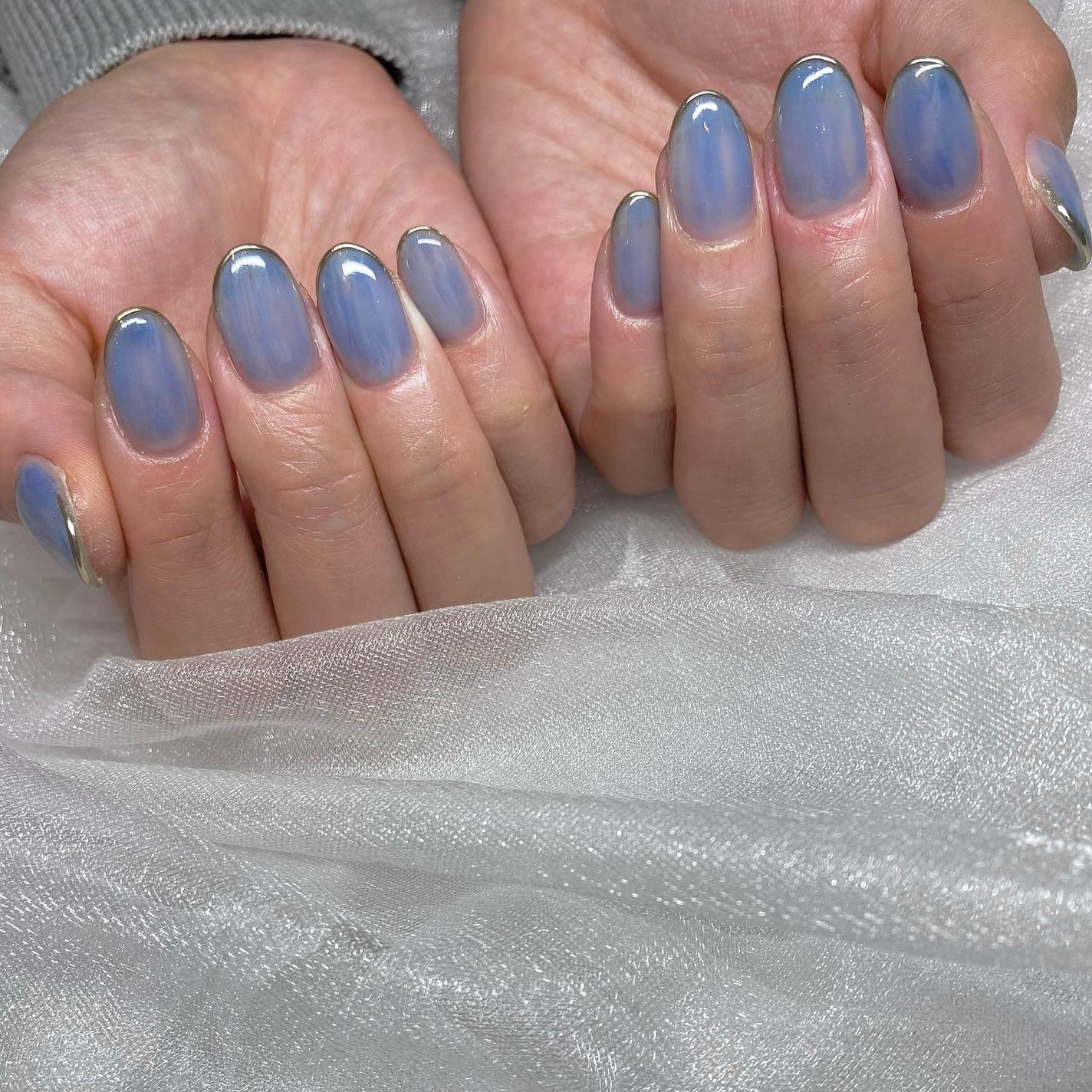 kanna on LIPS 「・・・絶妙ブルーのニュアンスにゴールドミラーライン💙✨なんとな..」(2枚目)