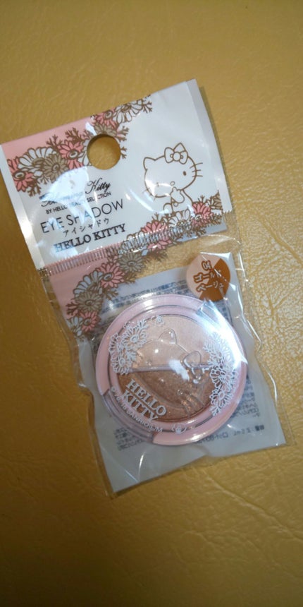 パウダーアイシャドウ ブルーミングキティ/DAISO/アイシャドウパレットを使ったクチコミ(2枚目)