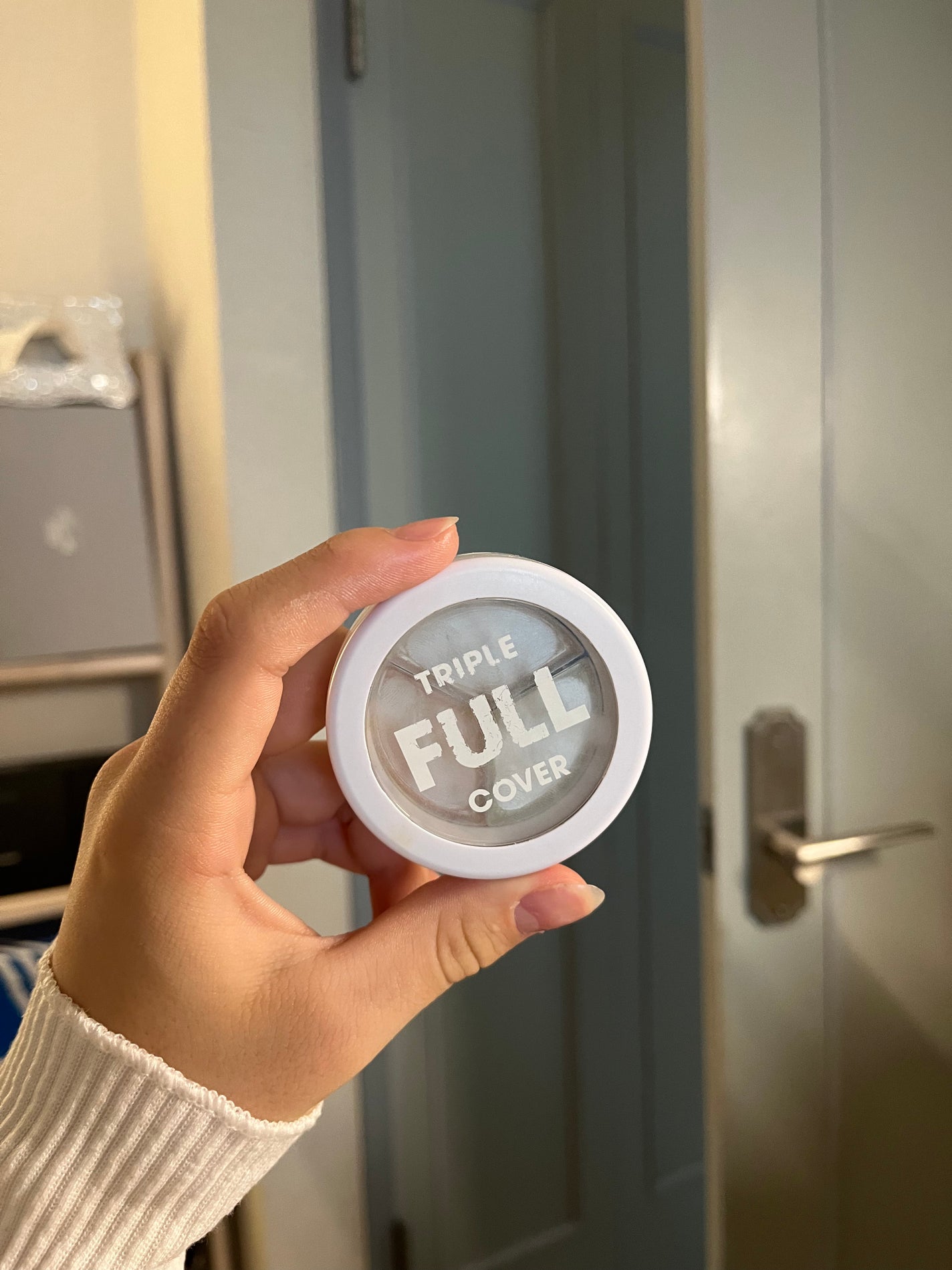 オレオ on LIPS 「1年くらいでからになりました💗3色入ってて塗りたい場所やニキビ..」(1枚目)