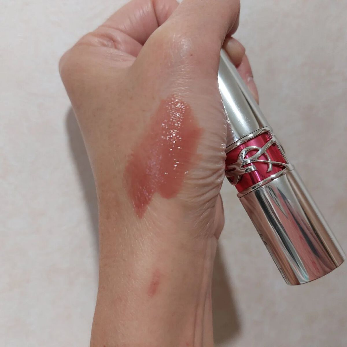 YSL ラブシャイン キャンディグレーズ No.15 ショーケーシング ヌード/YVES SAINT LAURENT BEAUTE/口紅を使ったクチコミ（1枚目）