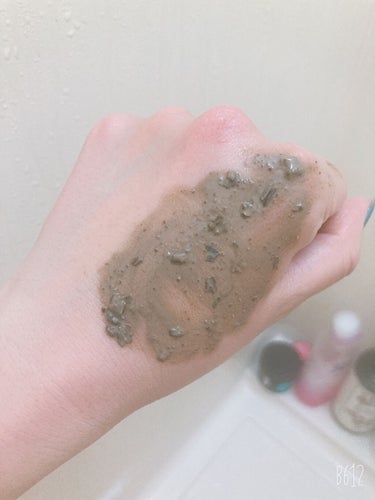 THE BODY SHOP ヒマラヤン チャコール ピュリファインググロウマスクのクチコミ「LUSHが終わってしまったのでBODY SHOPのものを試してみます。中に茶葉や細かいスクラブ.....」（3枚目）