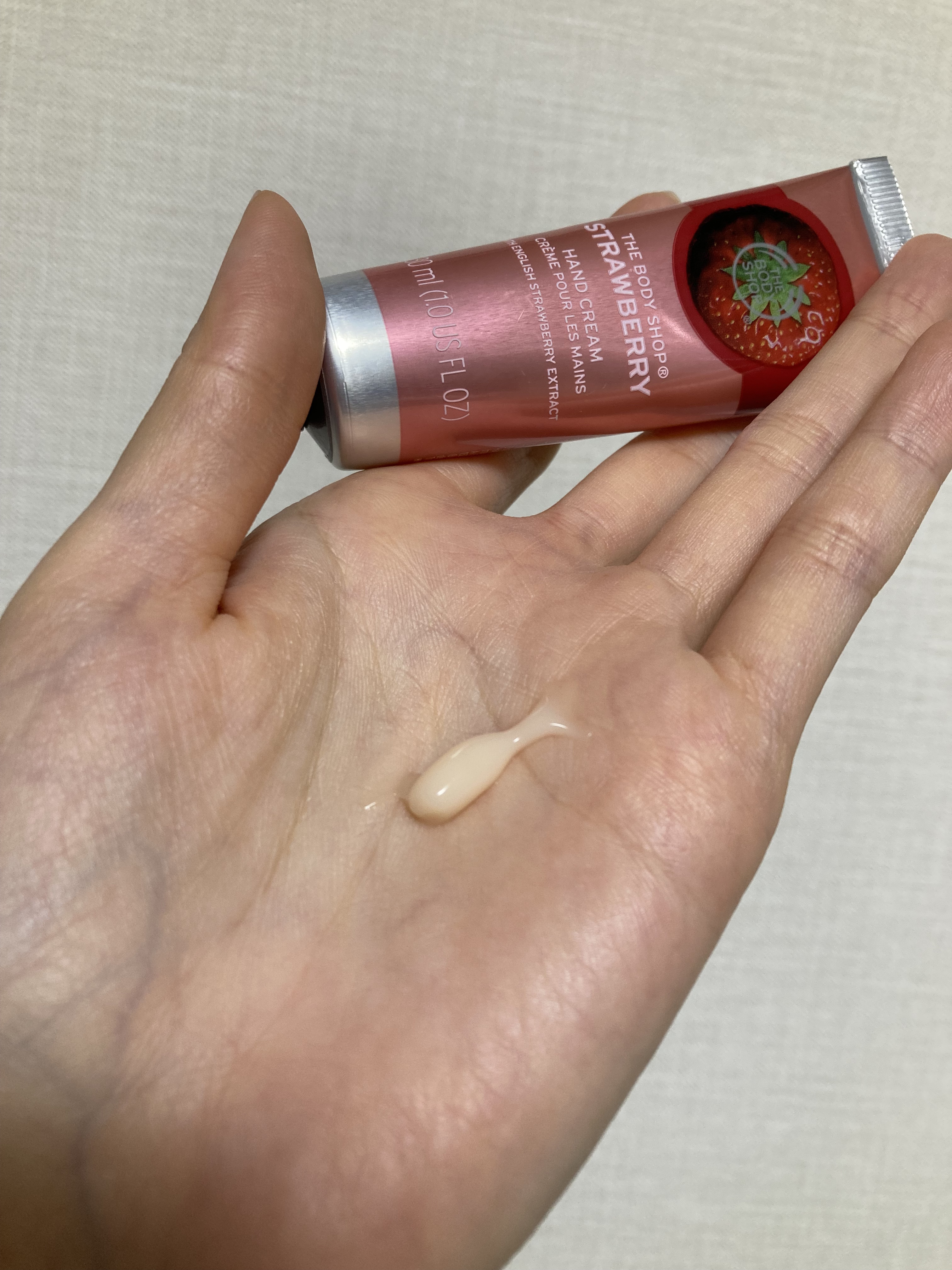 ハンドクリーム ストロベリー/THE BODY SHOP/ハンドクリームを使ったクチコミ（3枚目）