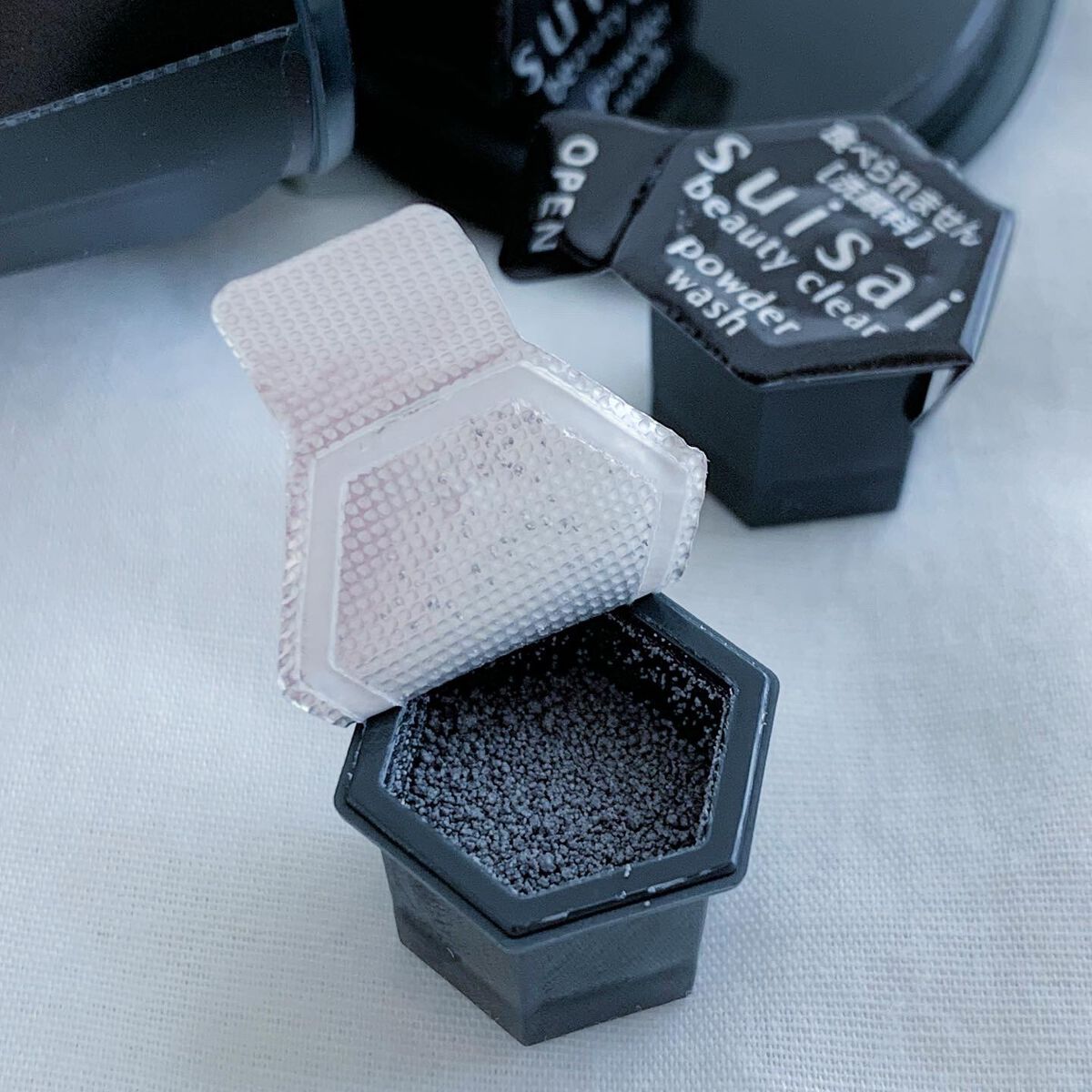 スイサイ ビューティクリア ブラック パウダーウォッシュ/suisai/洗顔パウダーを使ったクチコミ(4枚目)