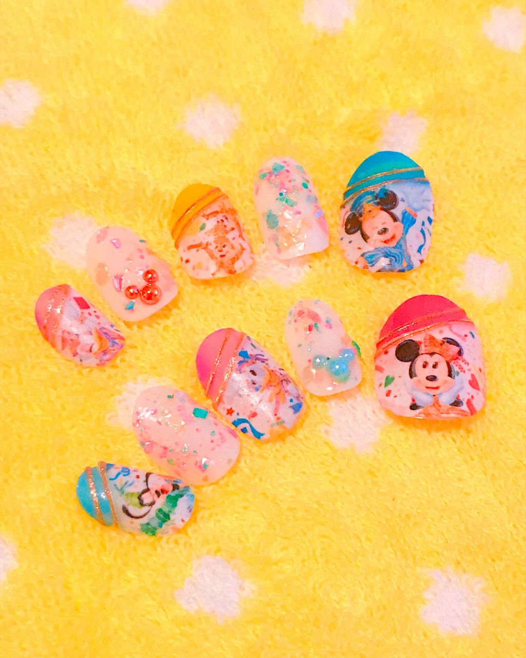 o_o.a_i on LIPS 「35周年のディズニーに行った時のネイルです♡普段はネイル出来な..」(1枚目)
