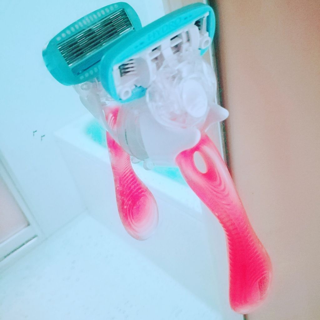 ハイドロシルク ホルダー （刃付き＋替刃１コ）/ハイドロシルク/シェーバーを使ったクチコミ（3枚目）