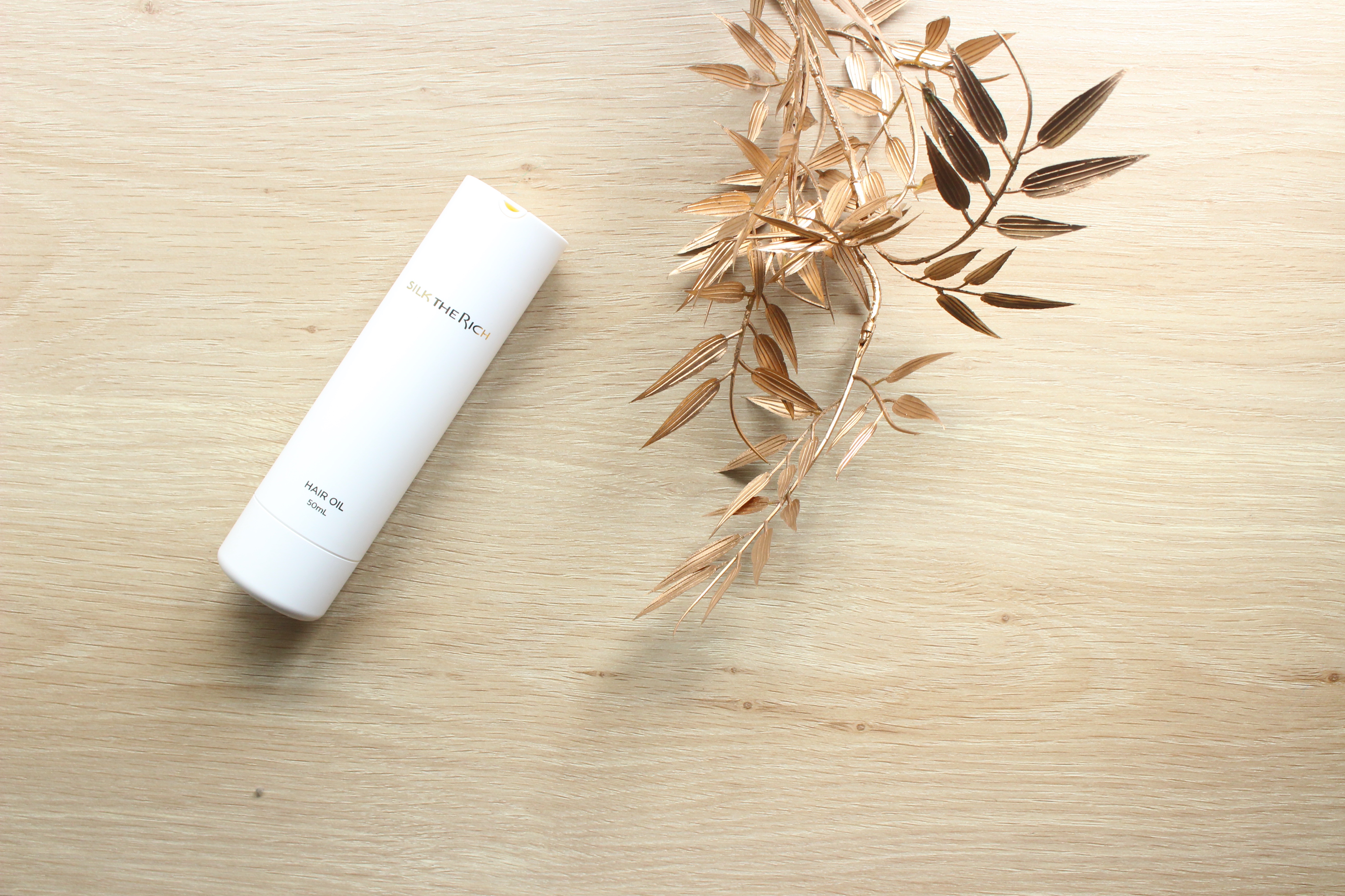 
『ザ・リッチ ヘアオイルGPF』

シルクの魅力を最大限に引き出した

香るアウトバスヘアオイルです🫧

とってもシンプルなデザインでオシャレ感が大好きです‎🤍

お風呂上がりの髪に塗っていますが

ベタつかず使えるところが嬉しいポイ