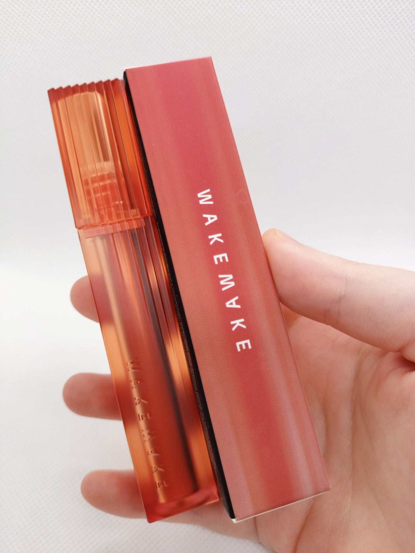 ウォーターブラーリングフィクシングティント/wakemake/リップティントを使ったクチコミ(2枚目)