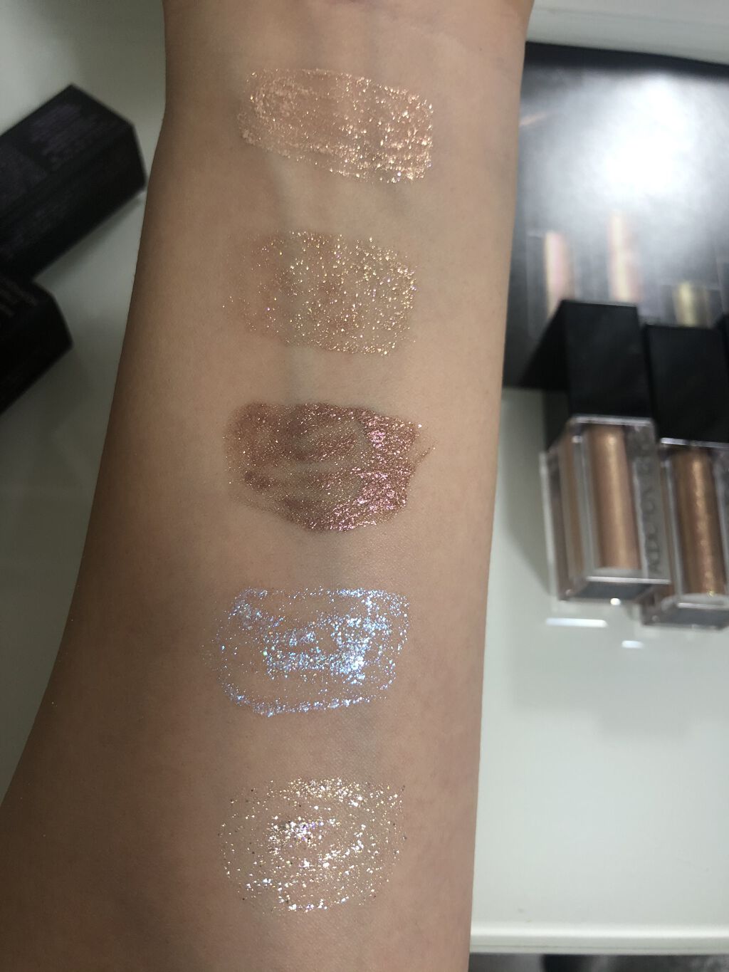 ザ リキッド アイシャドウ　ウルトラスパークル 004 This Evenin'/ADDICTION/リキッドアイシャドウを使ったクチコミ（2枚目）