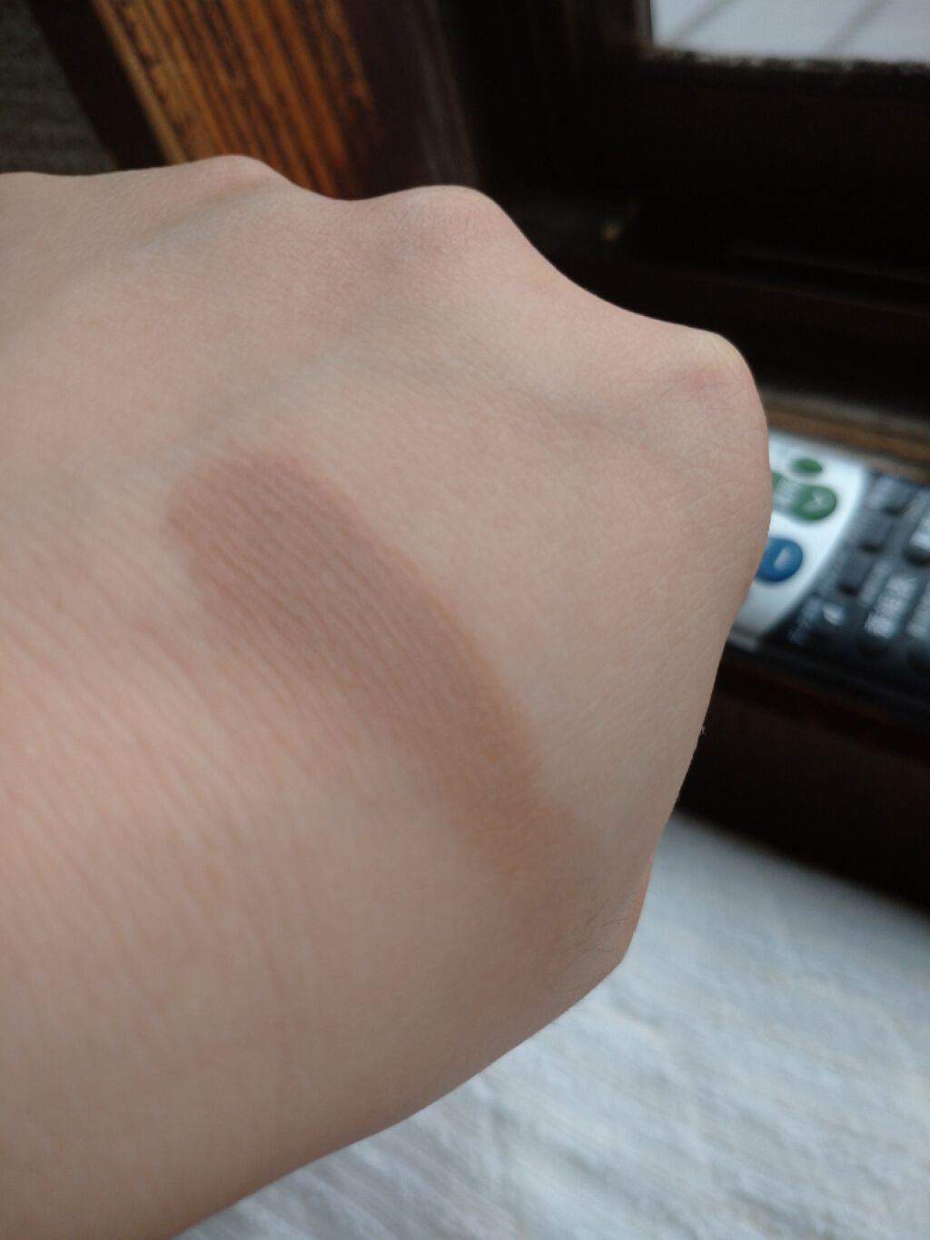 カラークイーン オイルシャドウ/ロレアル パリ/単色アイシャドウを使ったクチコミ（2枚目）