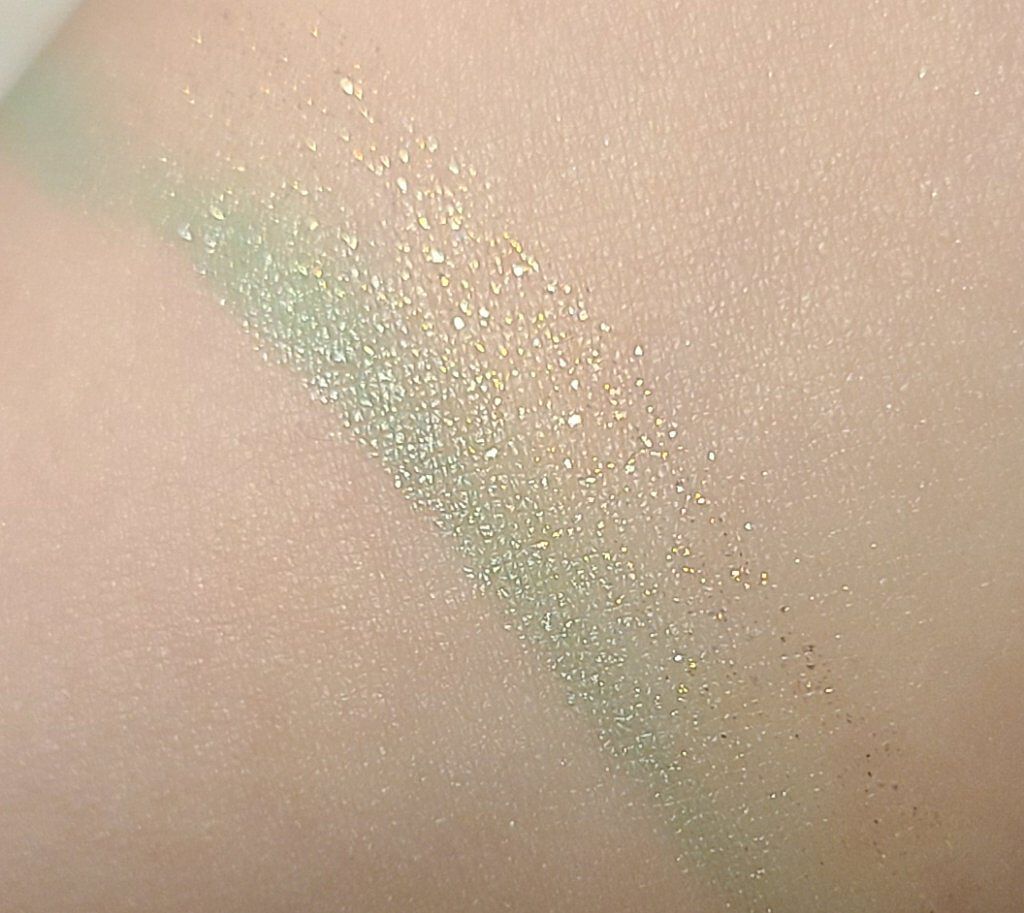 デュアル カラー スティック/DAISY DOLL by MARY QUANT/スティックアイシャドウを使ったクチコミ(4枚目)