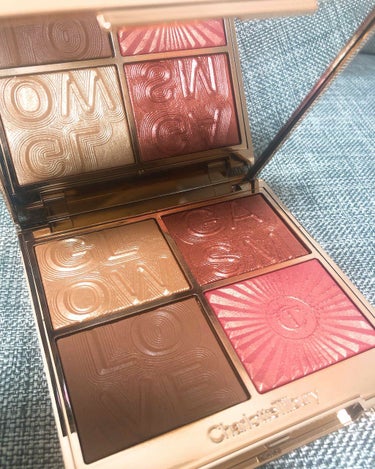 💄💋✨CHARLOTTE TILBURY 💄💋✨
                  ～Glowgasm Palette～
          ミディアム～ディープな肌トーン～

☆BEAUTY LIS