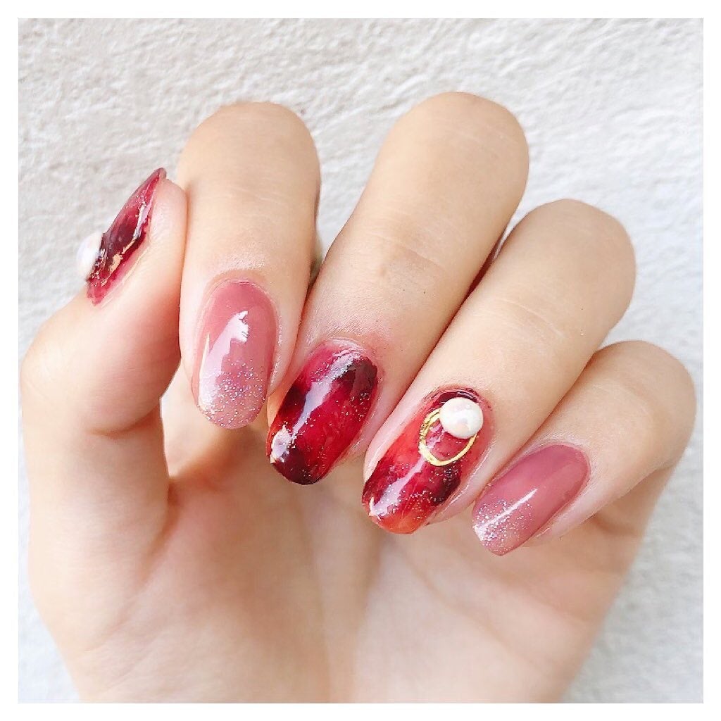 𝘼𝙮𝙪 ❦ 𝑆𝑒𝑙𝑓 𝑁𝑎𝑖𝑙 on LIPS 「❥こんばんは😌PLAYFULLを使って赤べっ甲ネイルを..」(4枚目)