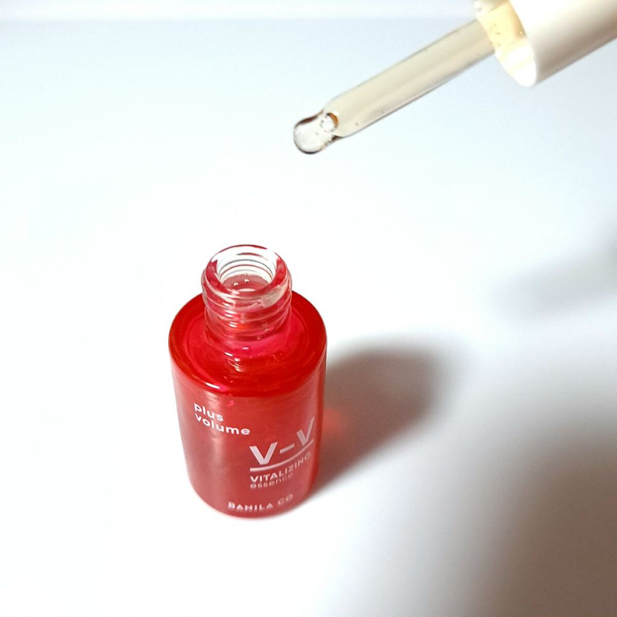 BANILA CO V-V バイタルライジング エッセンスのクチコミ「バニラコのビタミンエッセンス🍋
クレンジングバームが人気のブランドですね～！

✼••┈┈••.....」（2枚目）