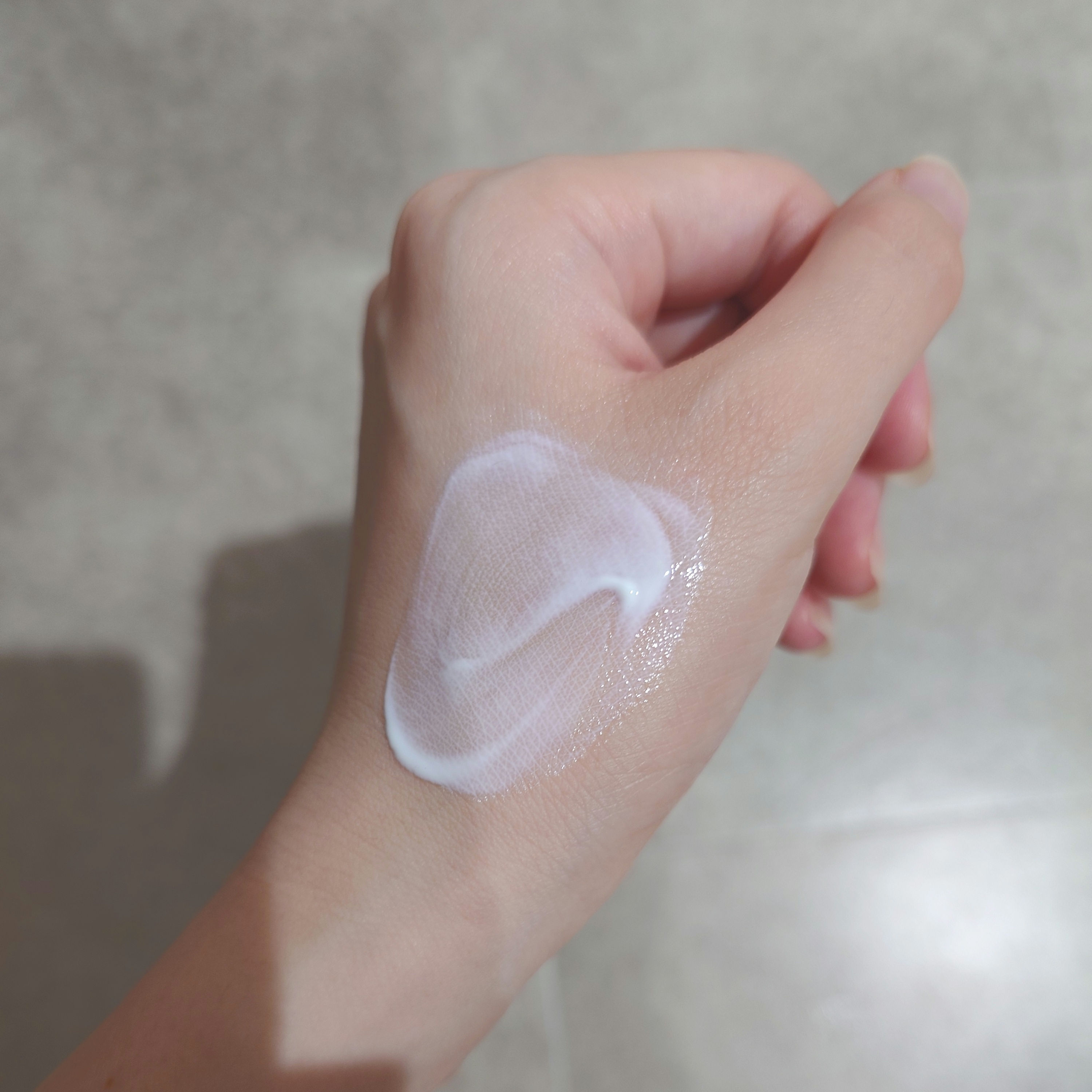 ヒアルーシカ ウォーターフィット サンセラム/SKIN1004/日焼け止めローションを使ったクチコミ（3枚目）