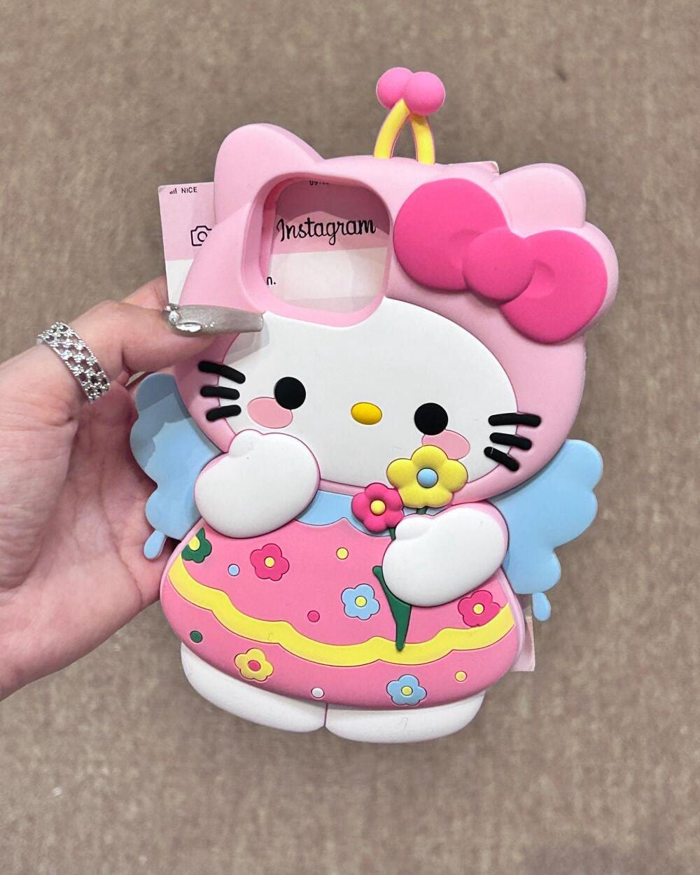 ケース大好きっ子 on LIPS 「ピンク色のキティが私をかわいく見せてくれた!#iPhoneケー..」(1枚目)