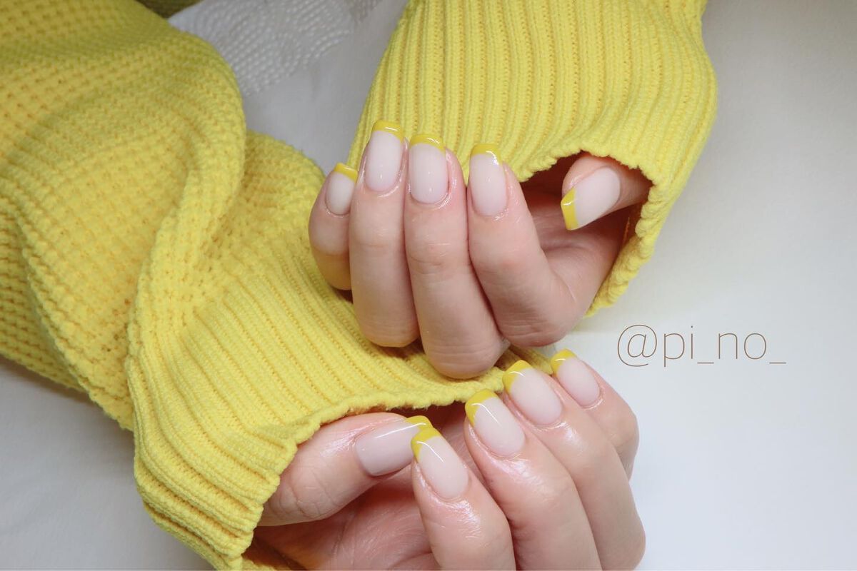 shino on LIPS 「レトロミルク×ピスタチオカラーの細フレンチ☺︎ニットとの色合い..」(2枚目)