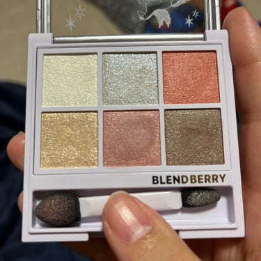 オーラクリエイション 104 ホワイトベリー＆フローズンピンク(ホリデー限定カラー)/BLEND BERRY/アイシャドウパレットを使ったクチコミ（2枚目）