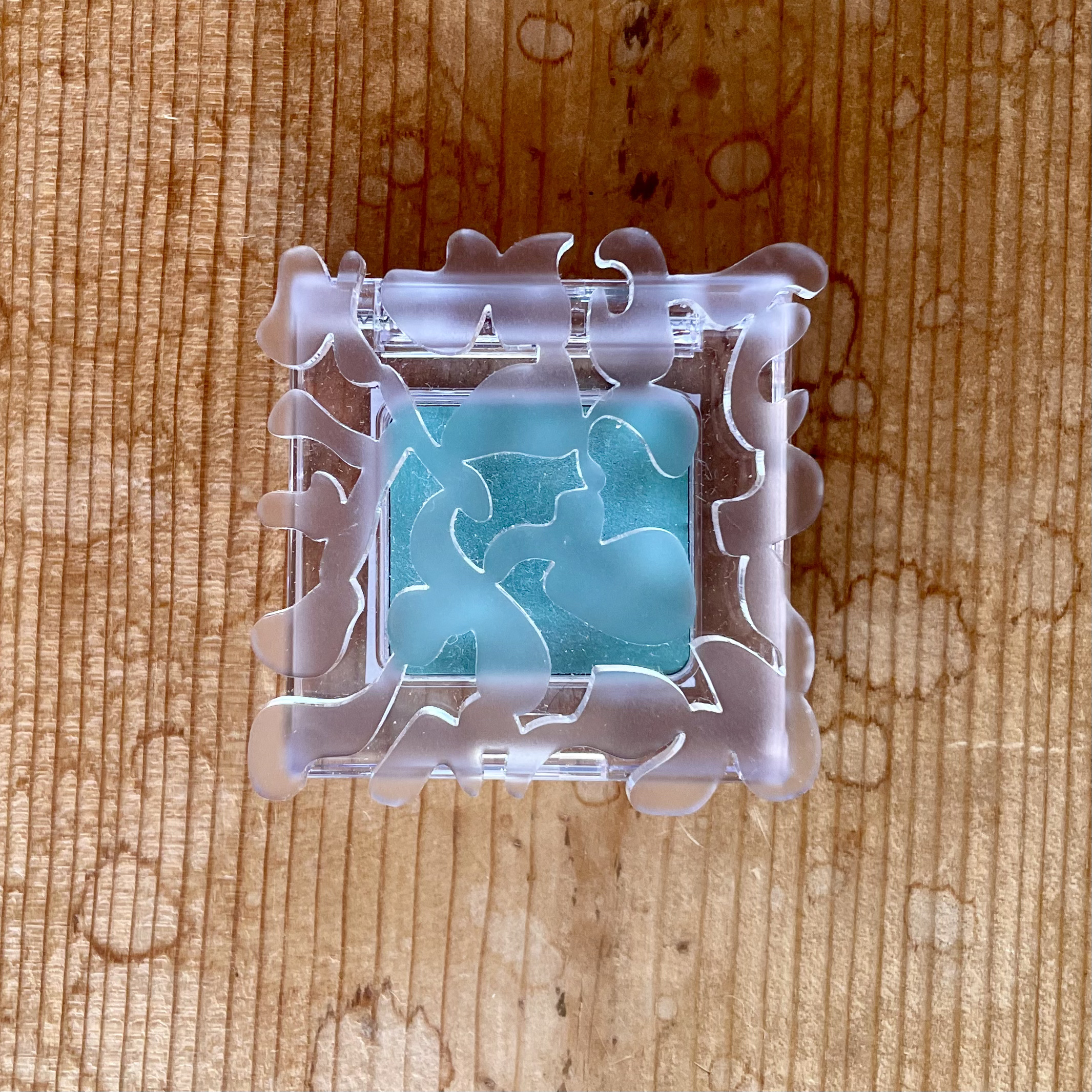 クリームアイカラー