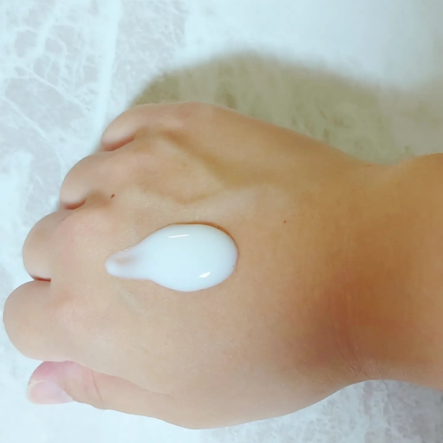 モイスト ボディミルク [全身用ミルク美容液] リラックスハーブの香り/リッツ/ボディミルクを使ったクチコミ（2枚目）