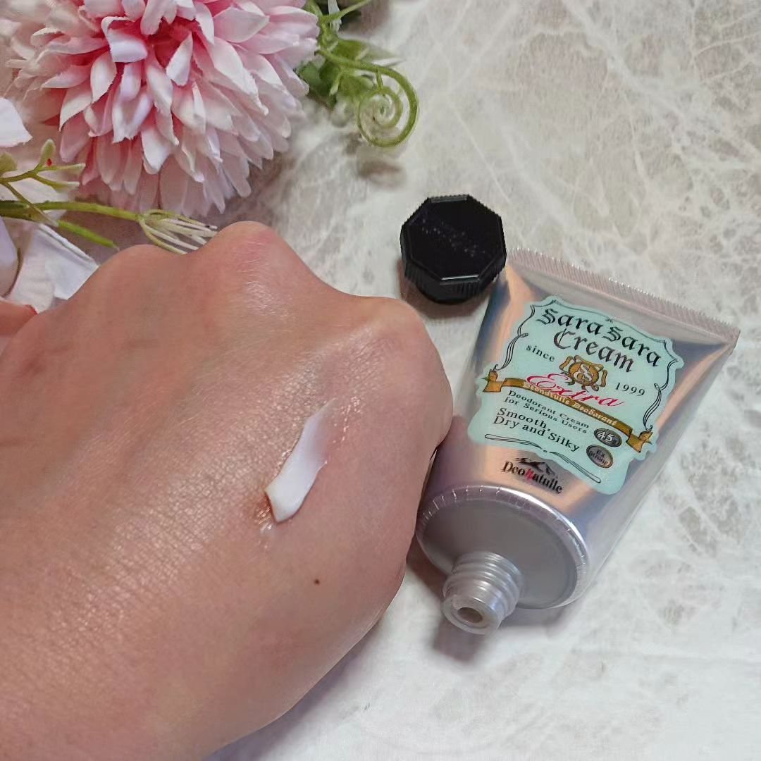 薬用さらさらデオドラントパウダー/デオナチュレ/デオドラント・制汗剤を使ったクチコミ（3枚目）