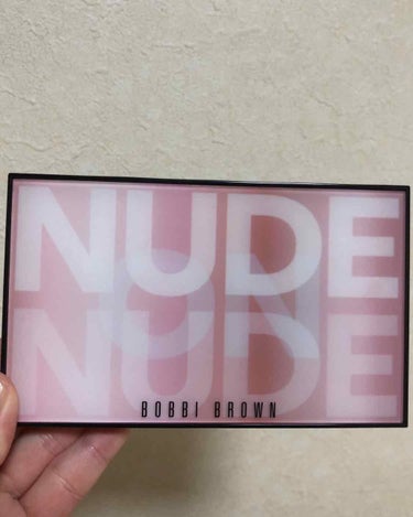 BOBBI BROWN ヌード オン ヌード アイ パレットのクチコミ「Nude on Nude Eye Palette

BOBBI BROWNのアイシャドウパレッ.....」（1枚目）