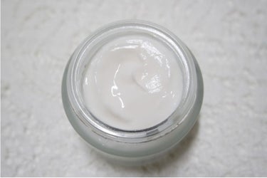 NECK CREAM WHITE/VELLA/フェイスクリームを使ったクチコミ（1枚目）