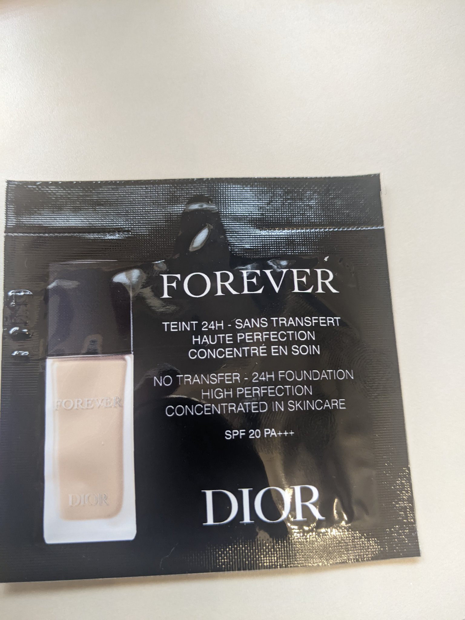ディオールスキン フォーエヴァー フルイド マット 1Nニュートラル/Dior/リキッドファンデーションを使ったクチコミ（2枚目）