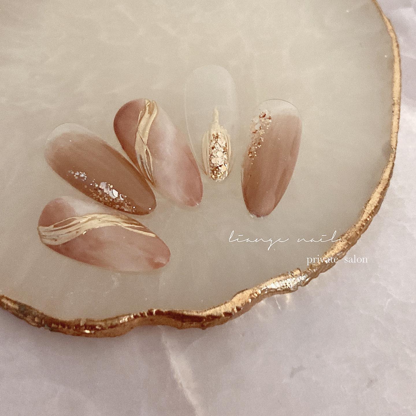 #ネイル,#秋ネイル,#大人ニュアンスネイル,#ニュアンスネイル,#ジェルネイル,#ミラーネイル,#天然石ネイルのネイルデザイン