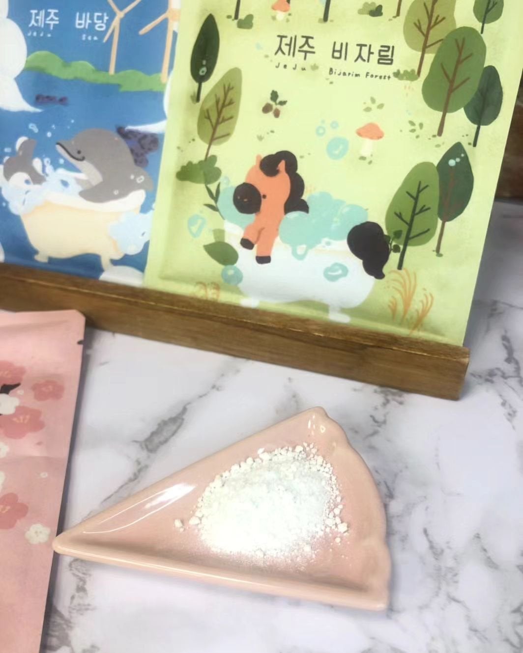 JEJUウィンターチェジュ カメリアバスパウダー/ウ・カンパニー/無機塩系入浴剤を使ったクチコミ(2枚目)