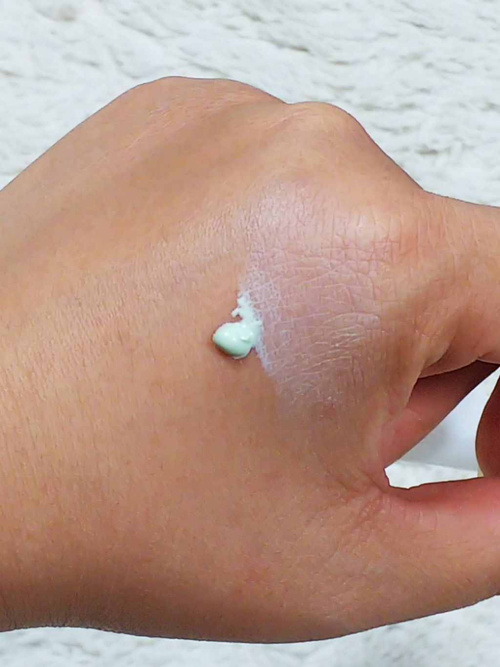 スキンカラーコントロールベース/KATE/化粧下地を使ったクチコミ（2枚目）