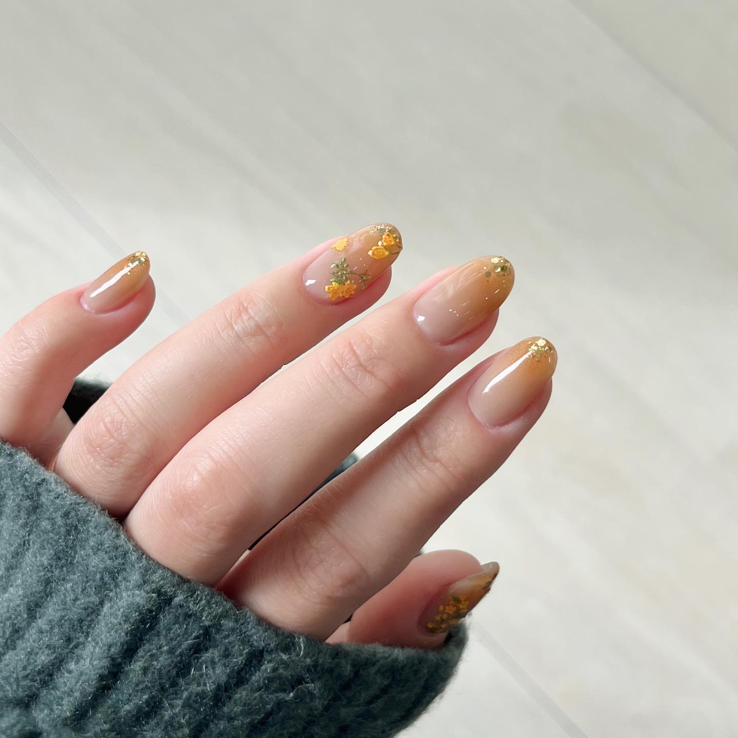 #セルフネイル,#セルフジェルネイル,#秋ネイル,#冬ネイル,#大人ネイル,#金木犀ネイル,#フラワーネイル,#オレンジネイル,#ぷっくりネイル,#グラデーションネイル,#シンプルネイル,#ナチュラルネイル,#オフィスネイル,#ラメネイルのネイルデザイン