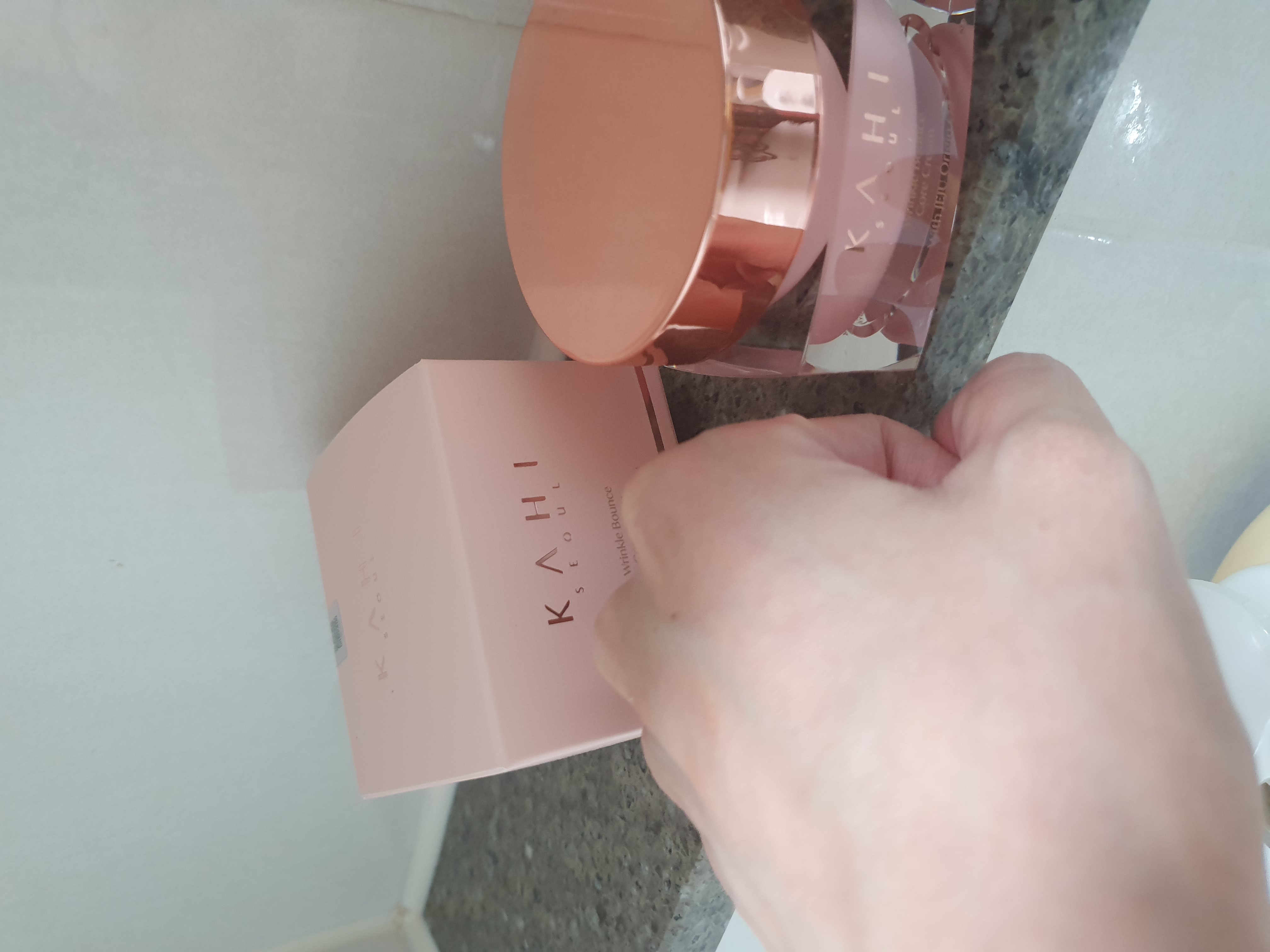 WRバウンスコアクリーム/KAHI/フェイスクリームを使ったクチコミ（3枚目）