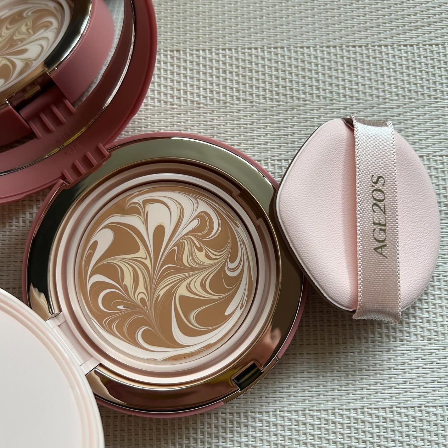 ヴェールヌーディ エッセンスパクトグロウ/AGE20’s/クリーム・エマルジョンファンデーションを使ったクチコミ(3枚目)