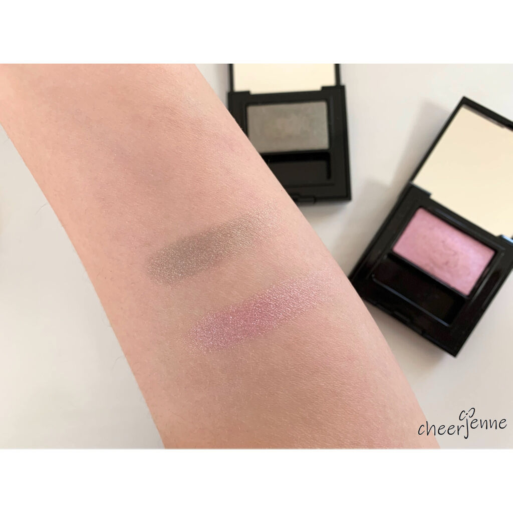 ESTEE LAUDER ピュア カラー エンヴィ アイシャドウのクチコミ「୨୧
上品なラメが魅力的！
ESTEE LAUDER ピュア カラー エンヴィ アイシャドウ .....」（2枚目）