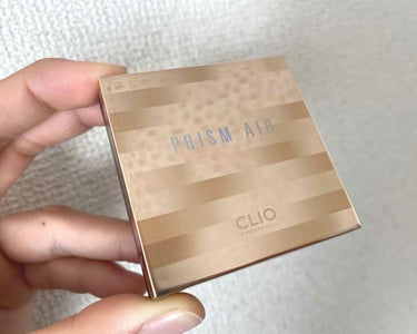 【今更使い始めたコスメ】
●CLIO
     プリズム エアーハイライター 02
     ¥2,500

02 フェアリーピンクというカラーです。
これはピンクみがかっているので
チークのベースのよ