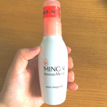 ミノン 保湿乳液🌸

ドラッグストアで1800円
くらいでした🙎‍♀️

先月使用していた
乳液が無くなったので
敏感乾燥肌に良いと言われている
こちらを購入💁‍♀️🌟

最初は良かったのだけど
匂いも