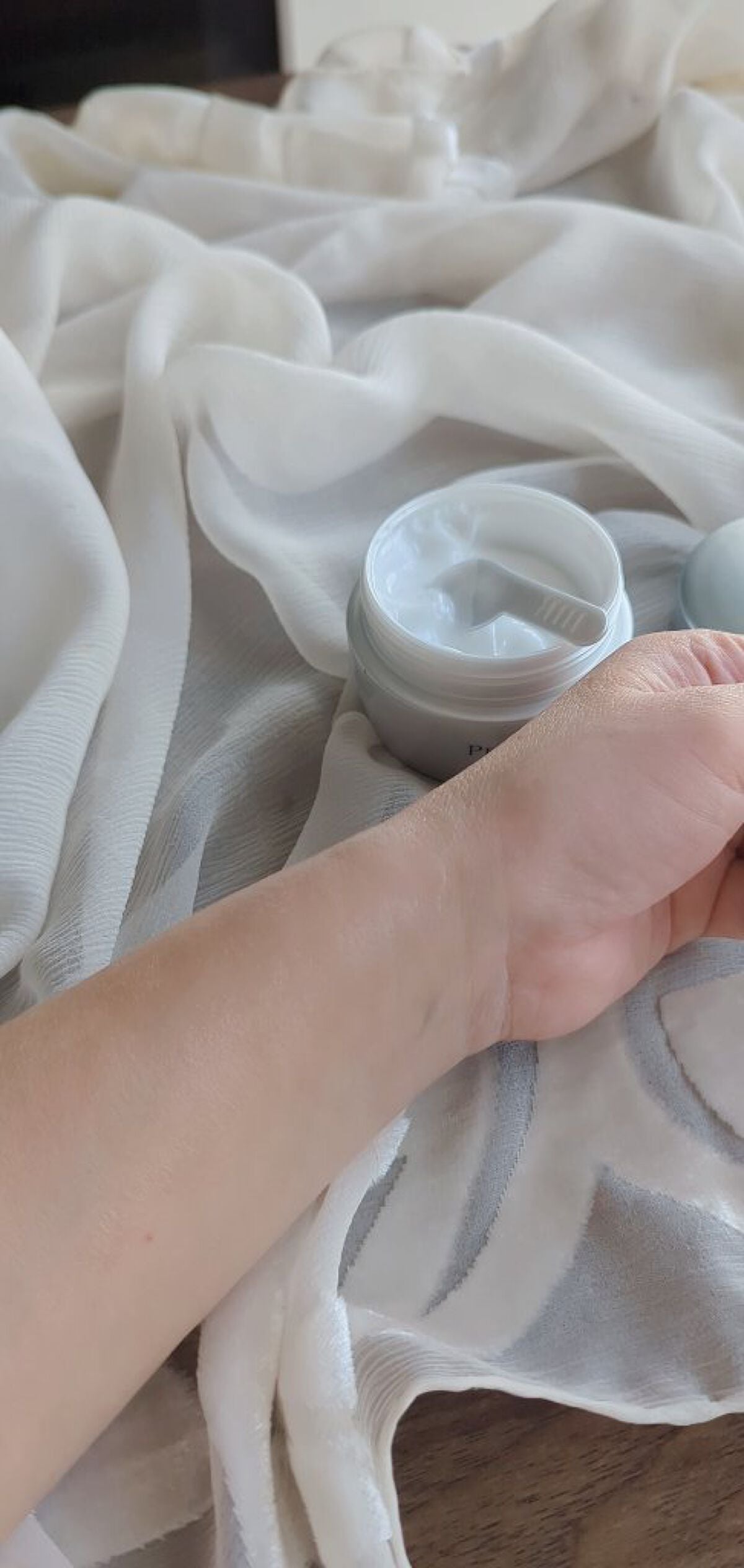 パーフェクトワン 薬用ホワイトニングジェル/パーフェクトワン/オールインワン化粧品を使ったクチコミ(5枚目)