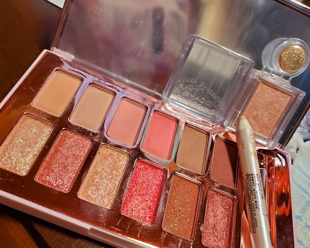 バレンタインボックス3ローズモーメント/VAVI MELLO/アイシャドウパレットを使ったクチコミ（2枚目）