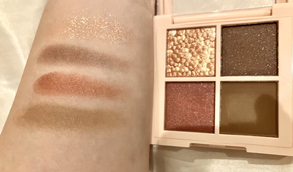 レブロン ダズル アイシャドウ クアッド/REVLON/アイシャドウパレットを使ったクチコミ（2枚目）