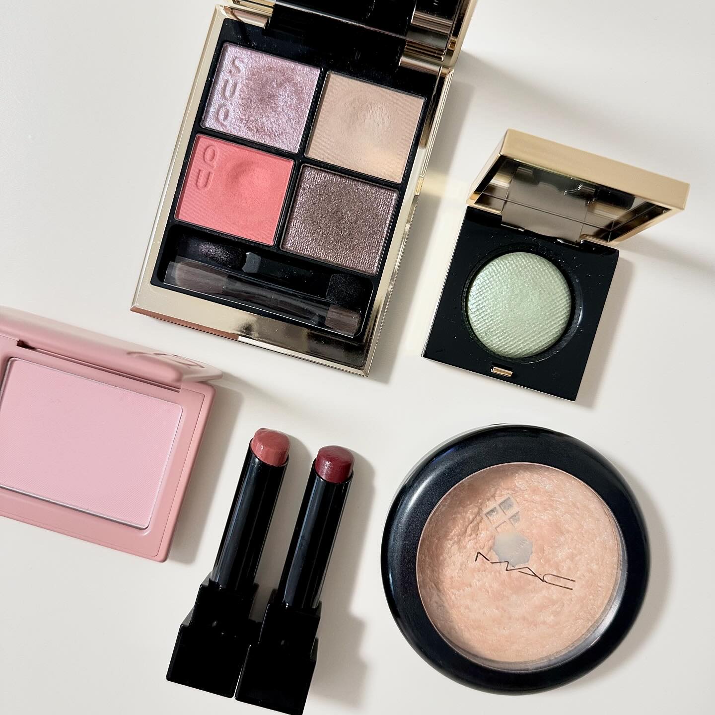 リュクスアイシャドウ L30 コスミック(リッチ スパークル)/BOBBI BROWN/単色アイシャドウを使ったクチコミ（2枚目）