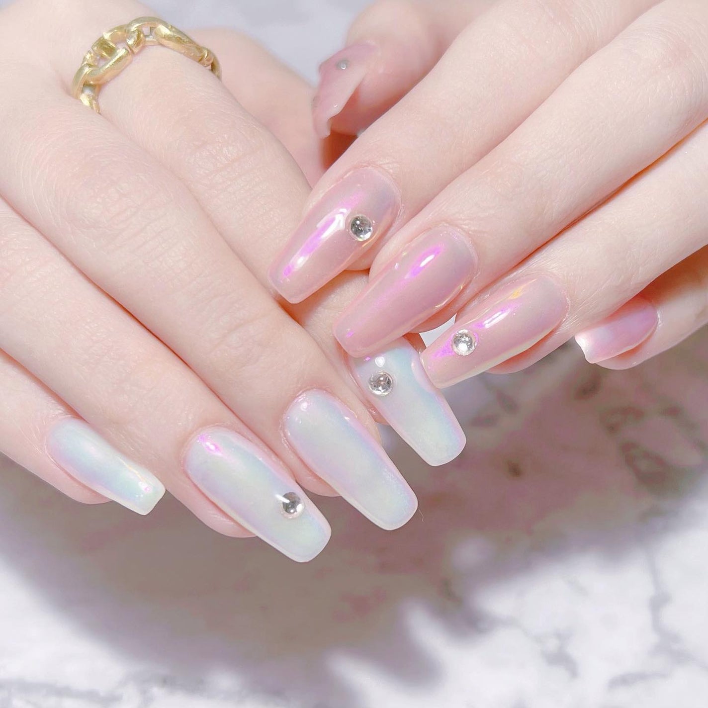 なかやまちえこ on LIPS 「ピンクのオーロラネイル💅⠀⠀@renkosekiちゃん⠀デザイ..」(1枚目)