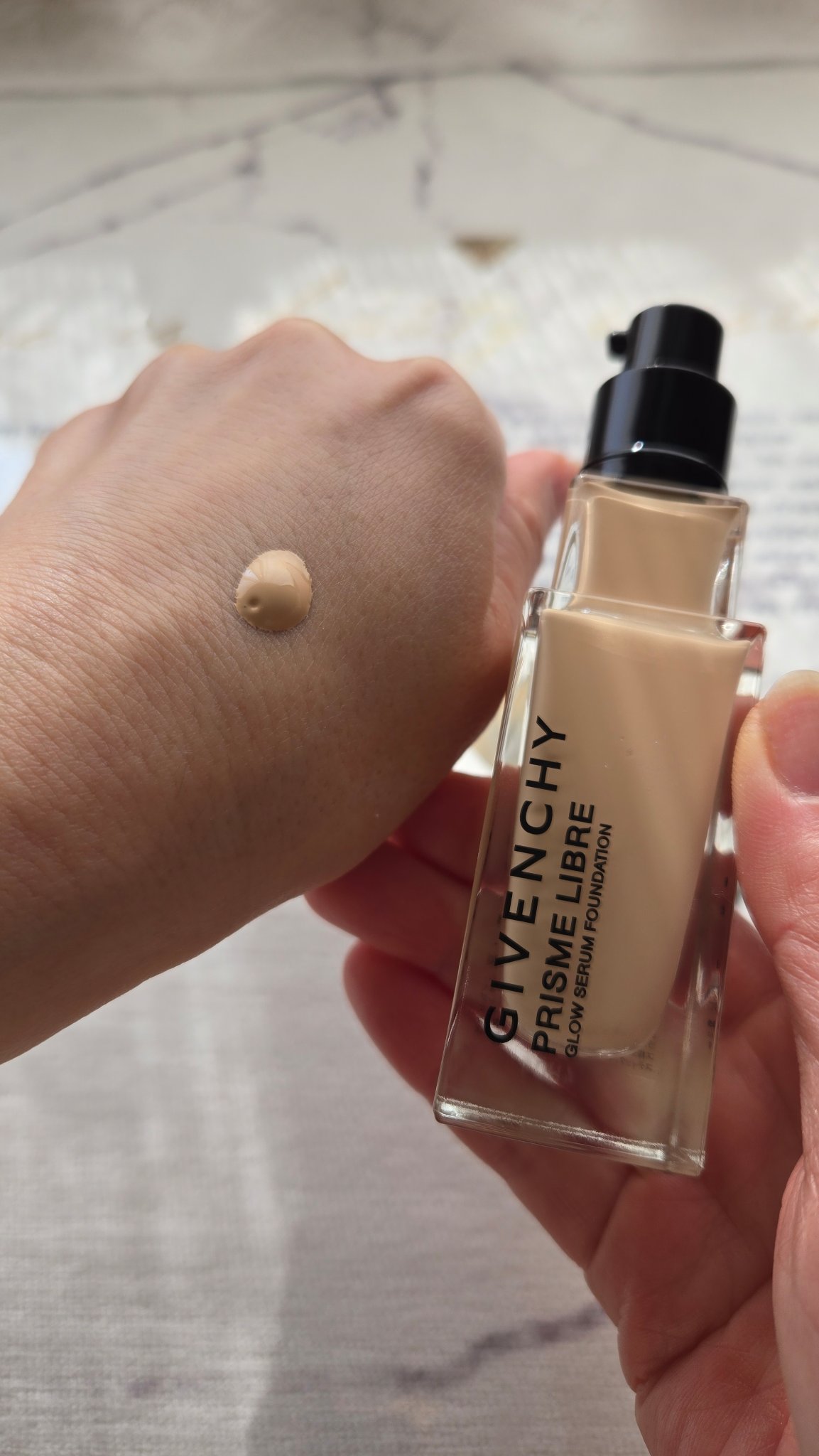 プリズム･リーブル･グロウ･セラム･ ファンデーション/GIVENCHY/リキッドファンデーションを使ったクチコミ（2枚目）