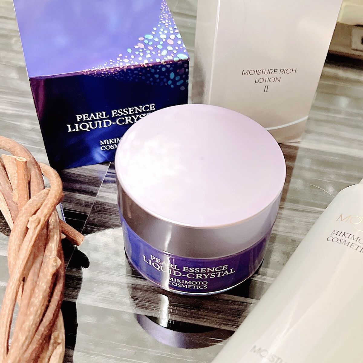 
・季節の変わり目に乾燥しやすい方 に必見な、ローション前に使う美容液です☺️✨

インナードライな私😨
しかもそれを1.2年前まで知らず、
ただの乾燥肌と敏感肌かたまに油脂肌くらいに思ってた恐怖←

この製品は洗顔後すぐに使ってるもので