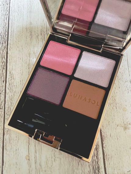 アイカラーレーション 06 Breeze Lilac(販売終了)/LUNASOL/アイシャドウパレットを使ったクチコミ(2枚目)