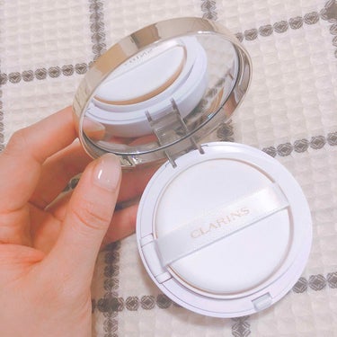 エヴァーラスティング クッションファンデーション/CLARINS/クッションファンデーションを使ったクチコミ（2枚目）