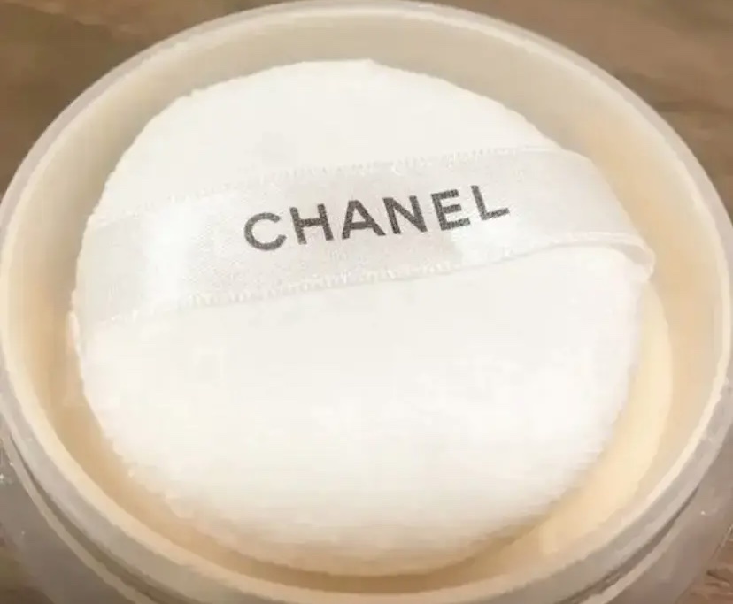 CHANEL プードゥル ユニヴェルセル リーブル Nのクチコミ「CHANEL
プードゥル ユニヴェルセル リーブル N
20

CHANELのフェイスパウダー.....」（3枚目）