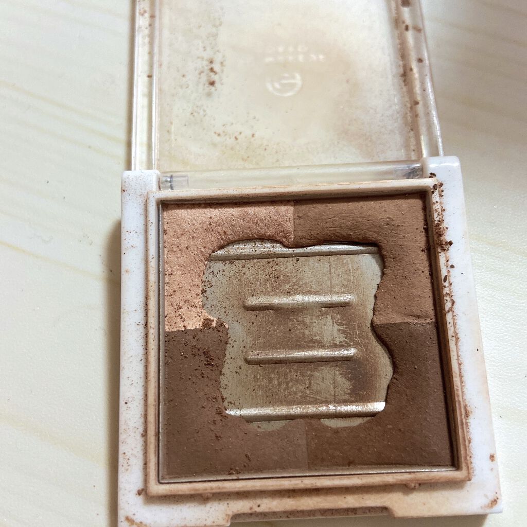 セリア ACミックスフェイスカラーシェーディングのクチコミ「もうそろそろよくない？？と考えているシェーディング。←

ここまで底見えしたからもういっかの気.....」（2枚目）